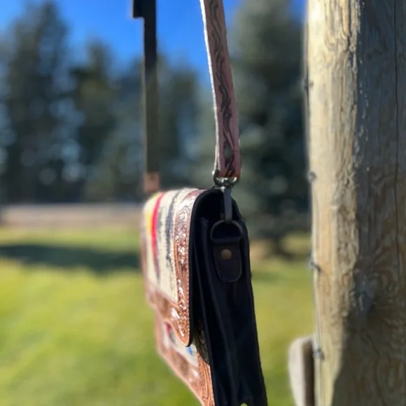 NEW RELEASE Tooled Leather flower Rug Wool flap shoulder bag Boho west Tan Red - Picture 5 of 9